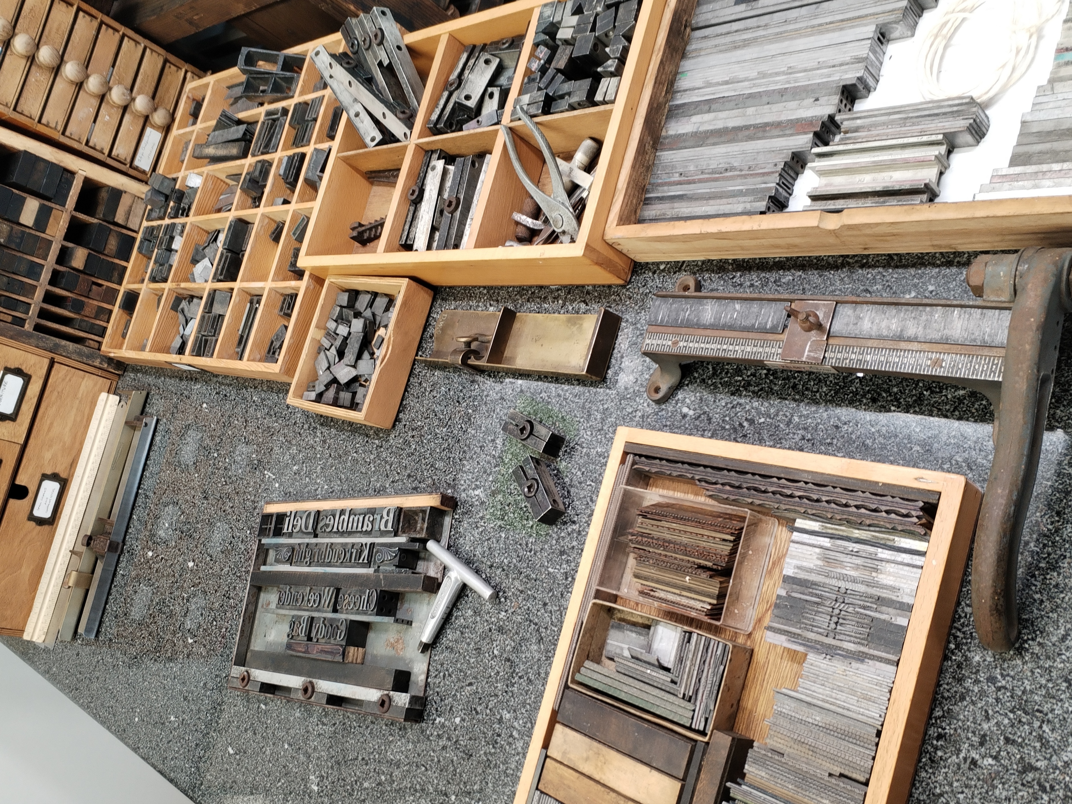 A variety of tools for tyesetting